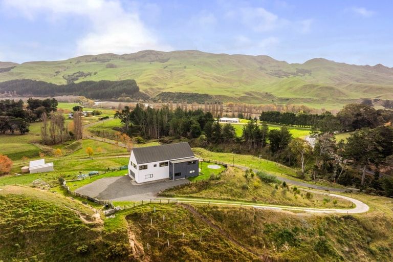 Photo of property in 21 Rochfort Road, Kahuranaki, Havelock North, 4295