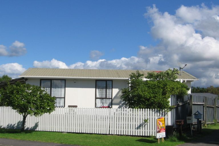 Photo of property in 14 Starforth Place, Henderson, Auckland, 0612