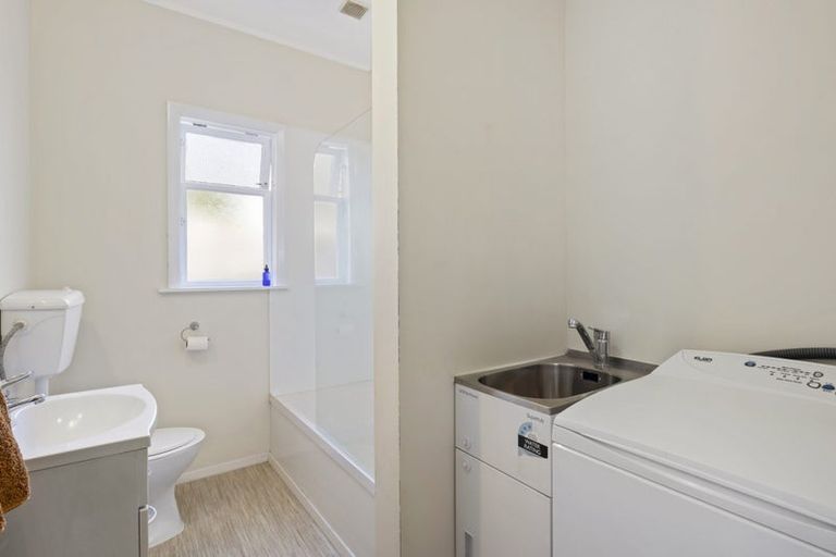 Photo of property in 22 Ranui Crescent, Khandallah, Wellington, 6035