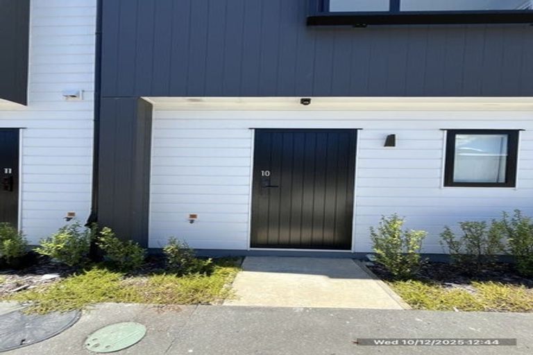 Photo of property in 10/241 Don Buck Road, Massey, Auckland, 0614