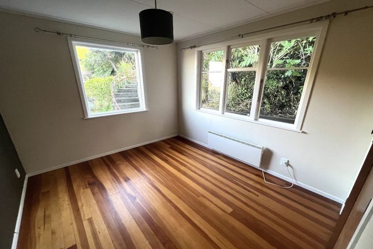 Photo of property in 36 Rakeiora Grove, Korokoro, Lower Hutt, 5012