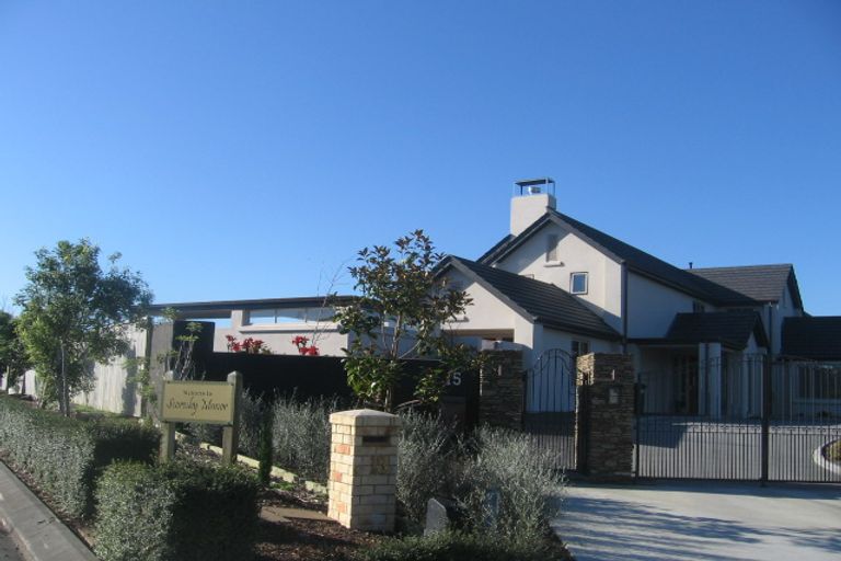 Photo of property in 15 Scoresby Grove, Whitby, Porirua, 5024