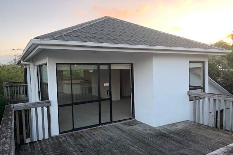 Photo of property in 3 Fayette Place, Te Atatu South, Auckland, 0610