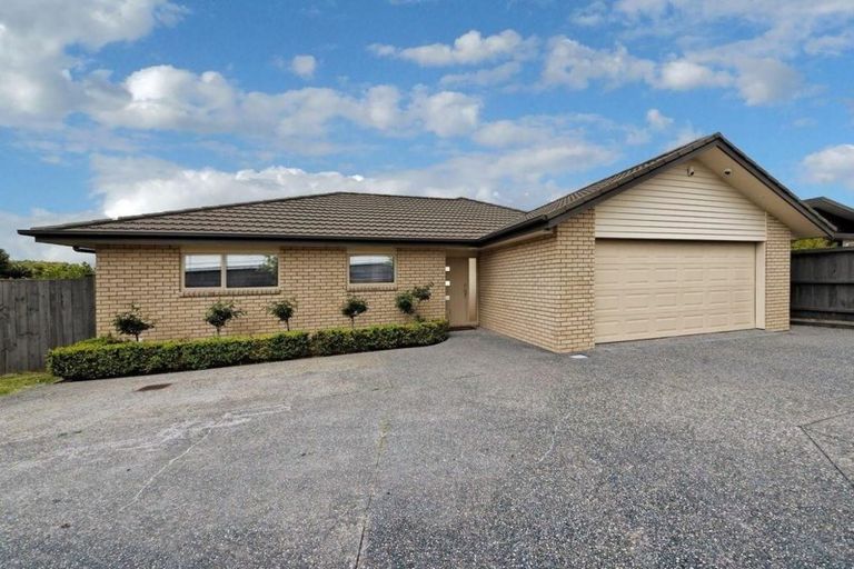 Photo of property in 15 Murray Becroft Avenue, Henderson Valley, Auckland, 0612