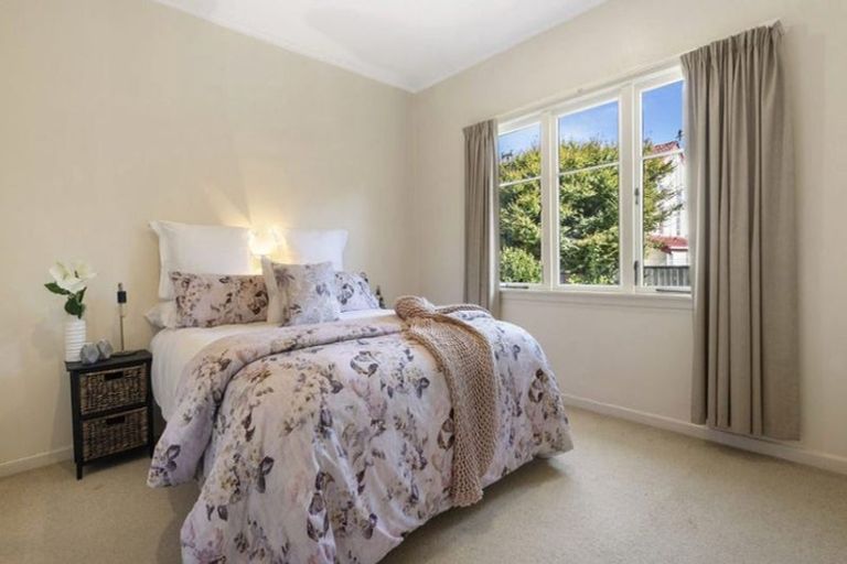 Photo of property in 1/26 Queens Parade, Devonport, Auckland, 0624
