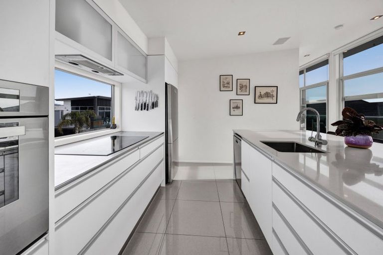 Photo of property in 2/5 Beach Street, Fitzroy, New Plymouth, 4312