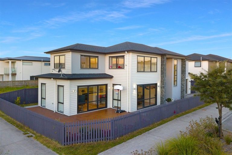 Photo of property in 1 Toanui Road, Hobsonville, Auckland, 0616