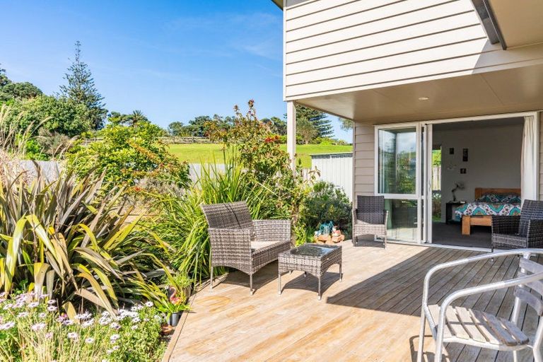 Photo of property in 11 Sunset Drive, Baylys Beach, Dargaville, 0377