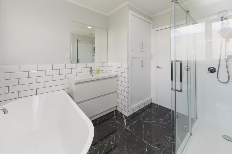 Photo of property in 10 Pitama Road, Awapuni, Palmerston North, 4412