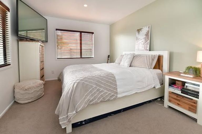 Photo of property in 2/1376 Whangaparaoa Road, Army Bay, Whangaparaoa, 0930