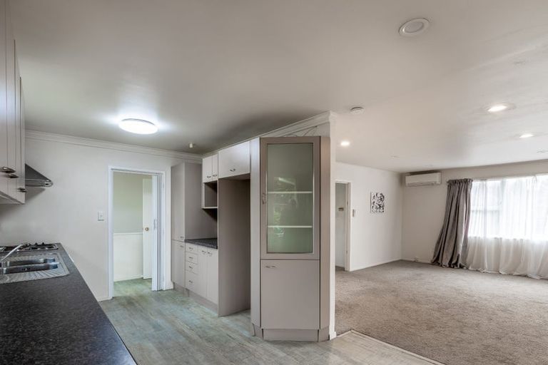 Photo of property in 16 Roick Parade, Glen Eden, Auckland, 0602