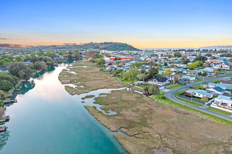 Photo of property in 2 Cobden Street, Gisborne, 4010