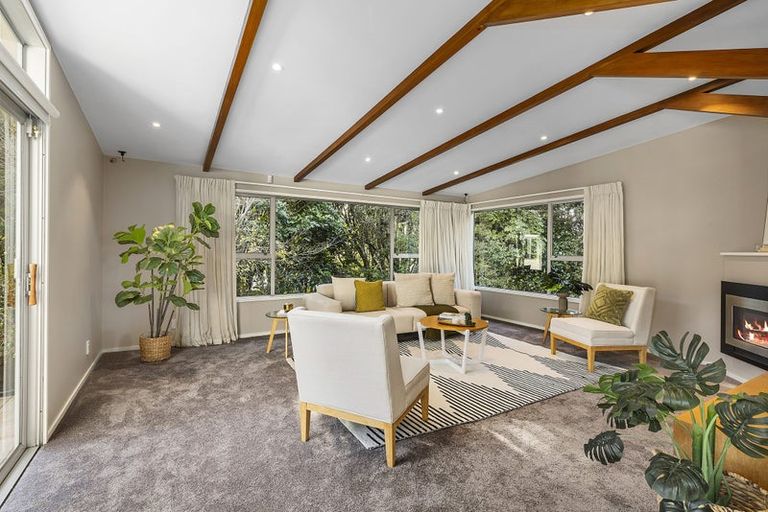 Photo of property in 100 Larsen Crescent, Tawa, Wellington, 5028