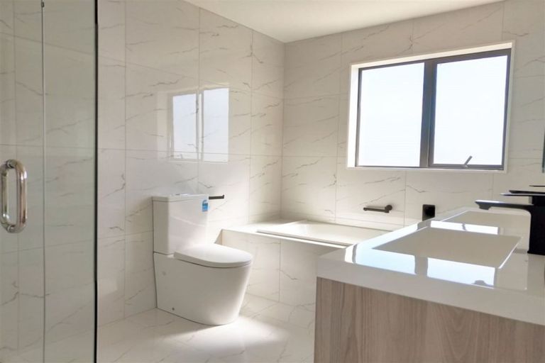 Photo of property in 10 Fjord Way, Karaka, Papakura, 2113