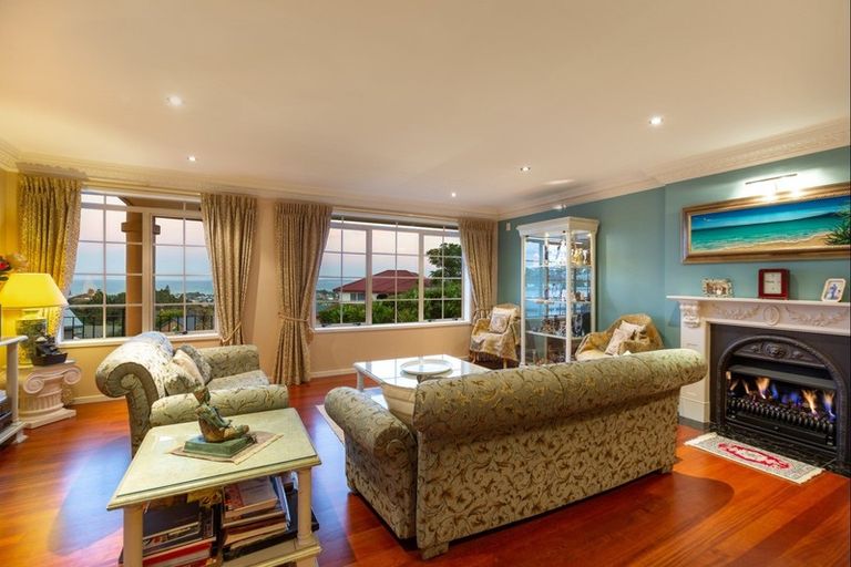 Photo of property in 12 Grovenor Drive, Orewa, 0931