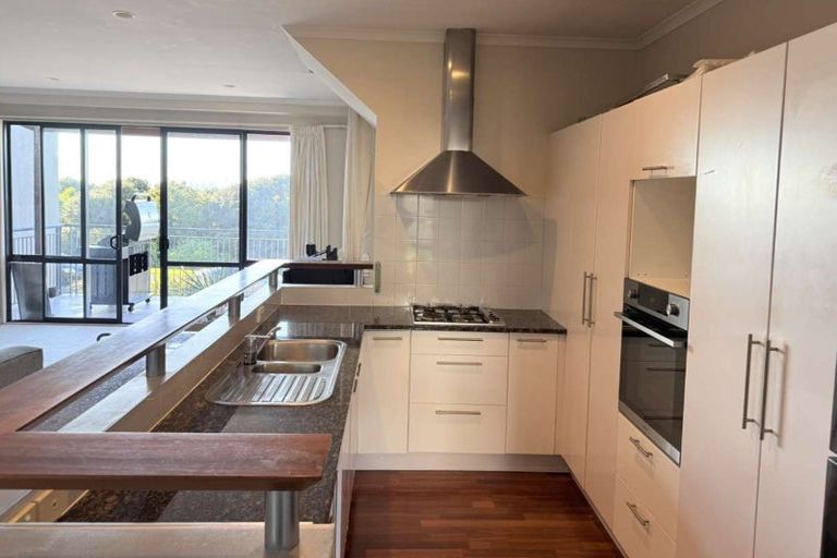 Photo of property in 16 Provence Esplanade, Te Atatu Peninsula, Auckland, 0610