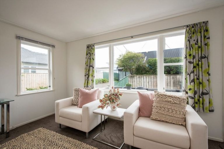 Photo of property in 186a Queens Drive, Lyall Bay, Wellington, 6022