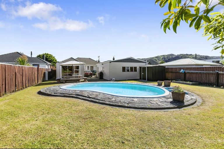 Photo of property in 16 Hinau Grove, Wainuiomata, Lower Hutt, 5014