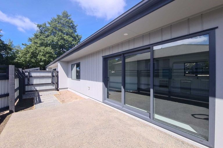 Photo of property in 2/11 Defoe Place, Waltham, Christchurch, 8023