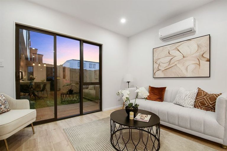 Photo of property in 2/6 Kereru Street, Henderson, Auckland, 0612