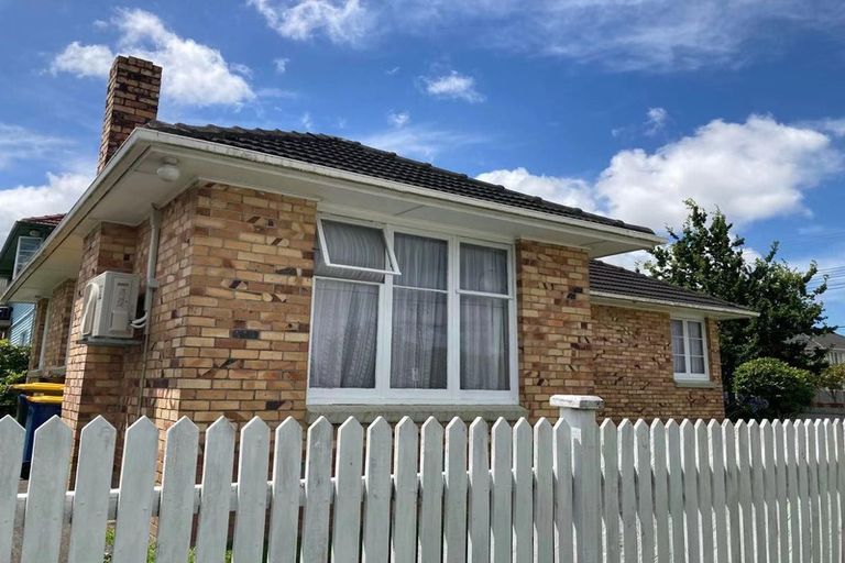 Photo of property in 53 Strid Road, Te Atatu South, Auckland, 0610