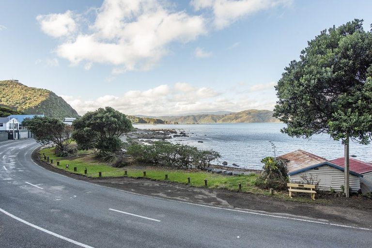 Photo of property in 141 Breaker Bay Road, Breaker Bay, Wellington, 6022