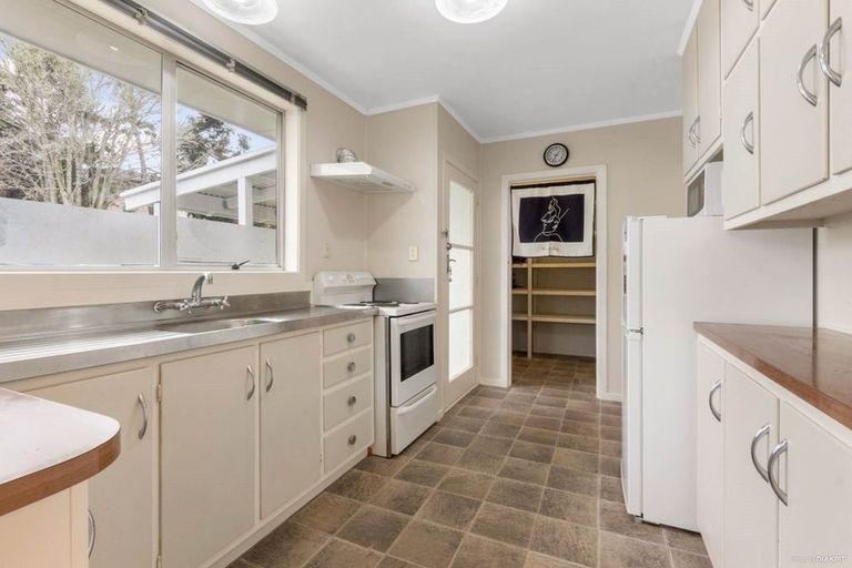 Photo of property in 16 Dellwood Avenue, Henderson, Auckland, 0612