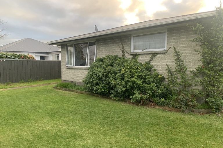 Photo of property in 105 Memorial Avenue, Burnside, Christchurch, 8053