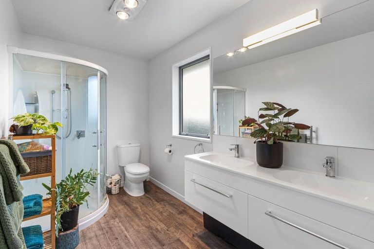 Photo of property in 5 Davaar Crescent, Broomfield, Christchurch, 8042