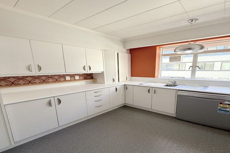 Photo of property in Wharenui Apartments, 274 Oriental Parade, Oriental Bay, Wellington, 6011