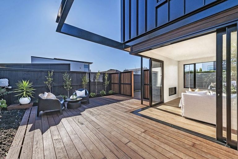 Photo of property in 68a Wai-iti Terrace, Bryndwr, Christchurch, 8052