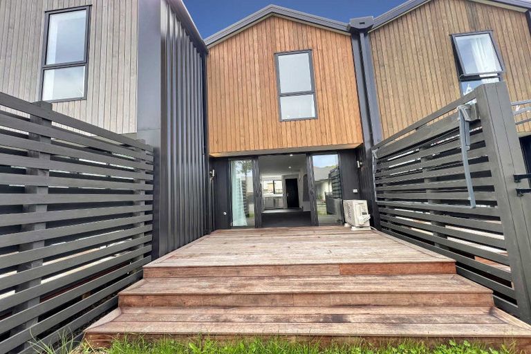 Photo of property in 2/111 Edgeware Road, St Albans, Christchurch, 8014