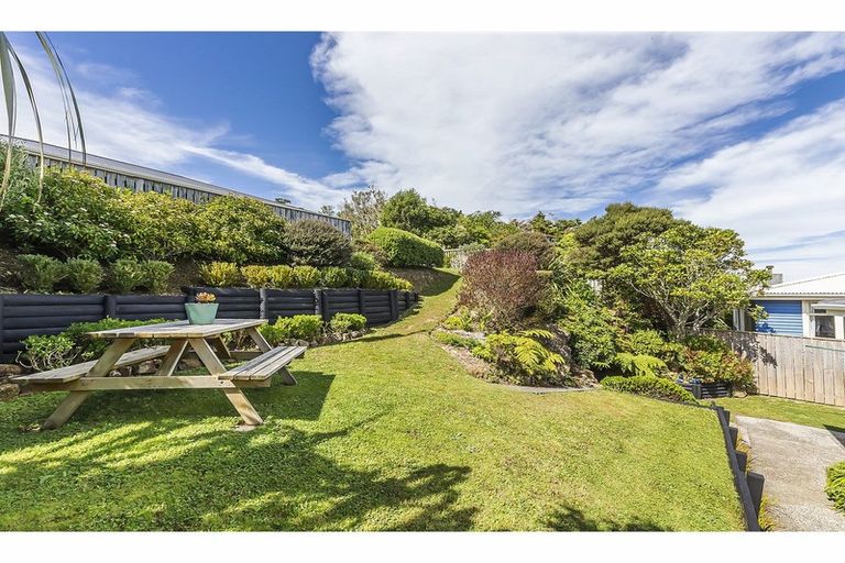 Photo of property in 69 Salford Street, Newlands, Wellington, 6037