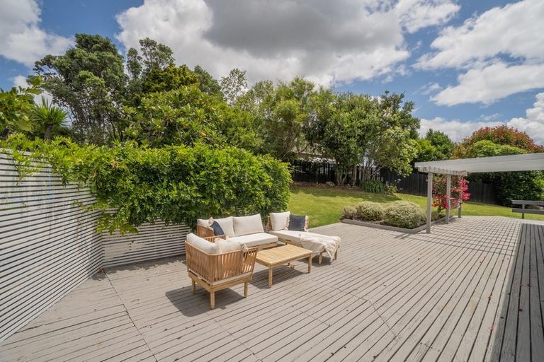 Photo of property in 8 Forsythe Place, Massey, Auckland, 0614