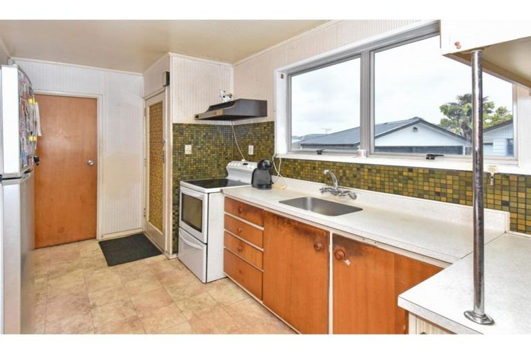 Photo of property in 8 Becker Drive, Weymouth, Auckland, 2103