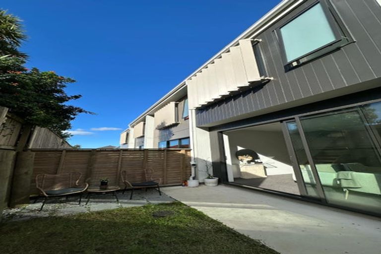Photo of property in 12/166 Queens Drive, Lyall Bay, Wellington, 6022