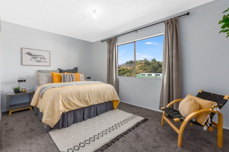 Photo of property in 16 Parkinson Close, Whitby, Porirua, 5024