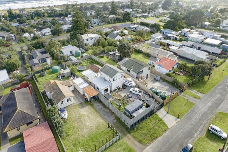 Photo of property in 37 Gawler Street, Te Horo Beach, Otaki, 5581
