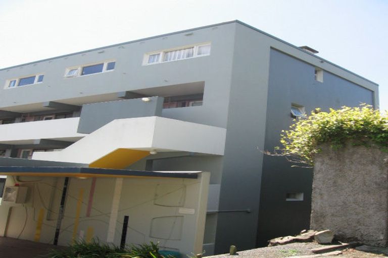 Photo of property in 15/4f Claremont Grove, Mount Victoria, Wellington, 6011