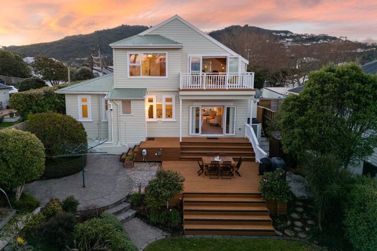 Photo of property in 79 Ranui Crescent, Khandallah, Wellington, 6035