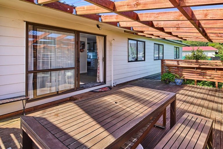 Photo of property in 2 Wellington Road, Wainuiomata, Lower Hutt, 5014