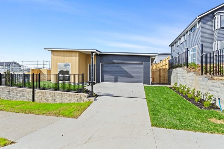 Photo of property in 23 Symes Drive, Red Beach, 0932