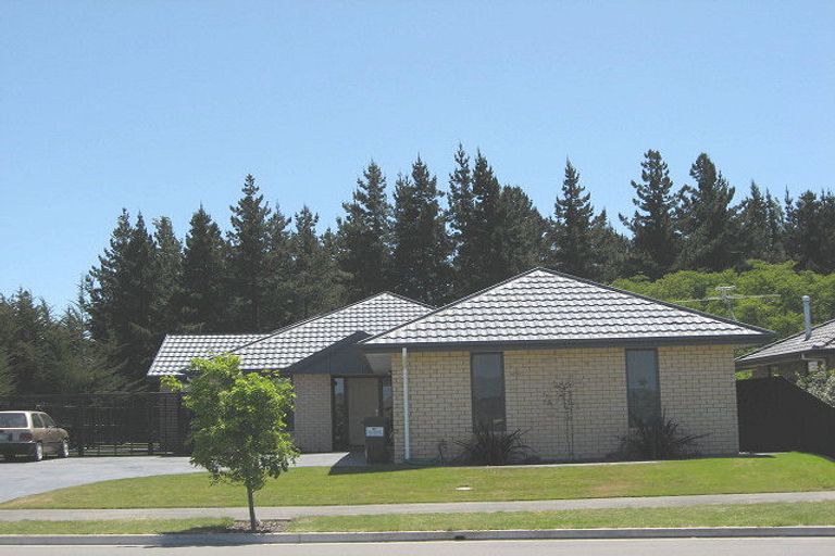 Photo of property in 37 Ruahine Place, Parklands, Christchurch, 8083