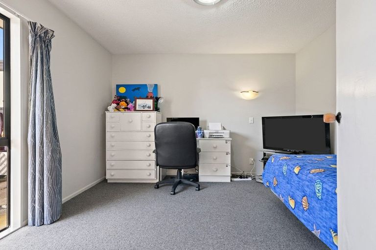 Photo of property in 33j Peverel Street, Riccarton, Christchurch, 8011