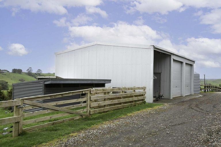 Photo of property in 350 Awai Road, Tarurutangi, New Plymouth, 4372