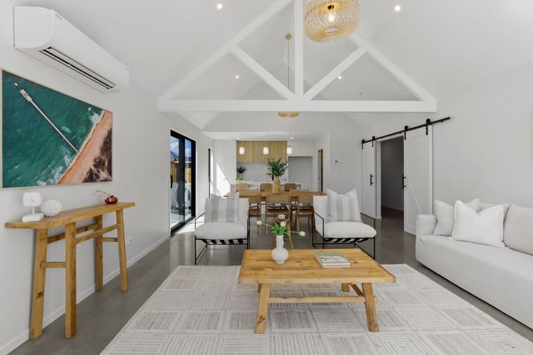 Photo of property in 21 Waterfowl Road, Jacks Point, Queenstown, 9371