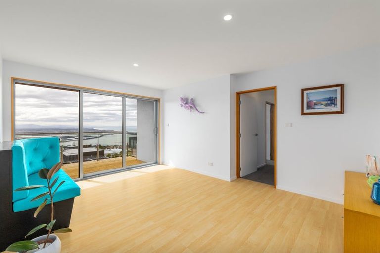 Photo of property in 5 Stoneyridge Close, Mount Pleasant, Christchurch, 8081