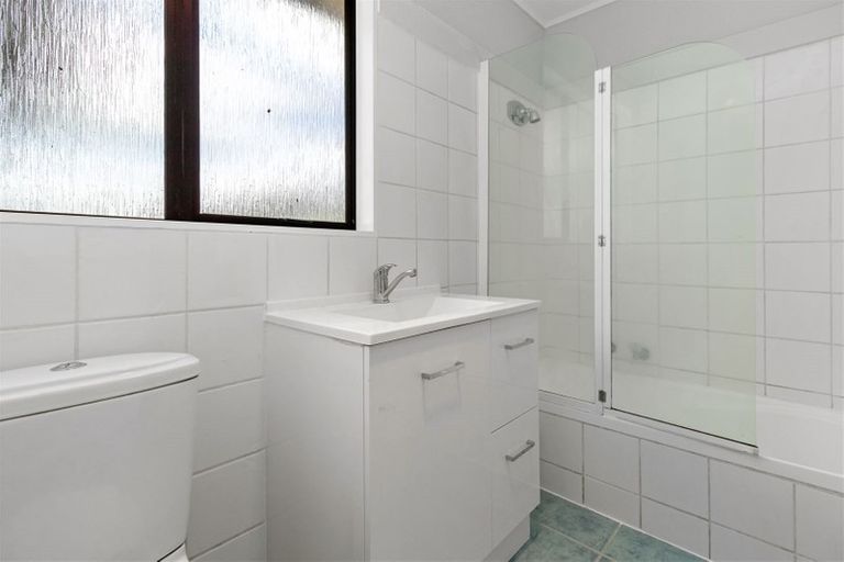Photo of property in 29 Elizabeth Drive, West Harbour, Auckland, 0618