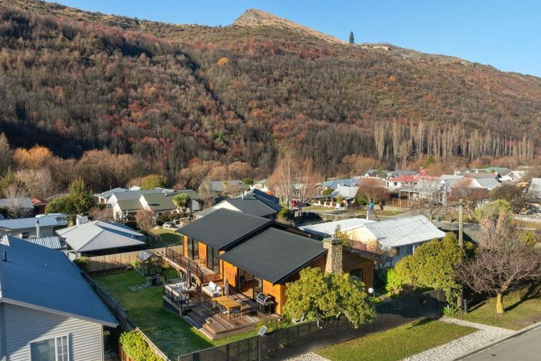 Photo of property in 67 Devon Street, Arrowtown, 9302