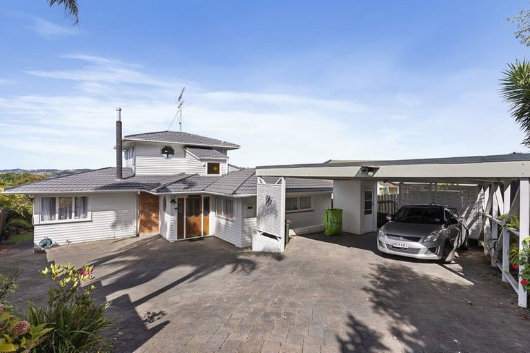 Photo of property in 17 Tui Vale Road, Shelly Park, Auckland, 2014